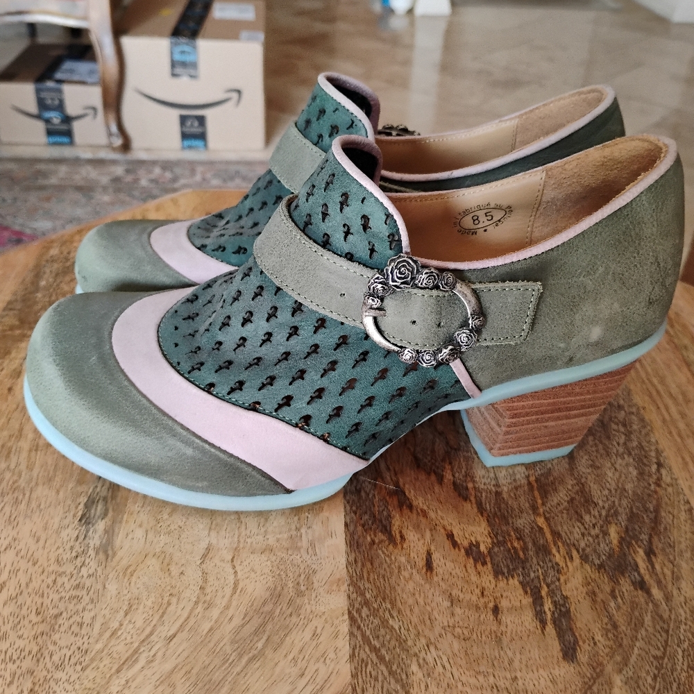 John Fluevogs 8.5 heels green and pink